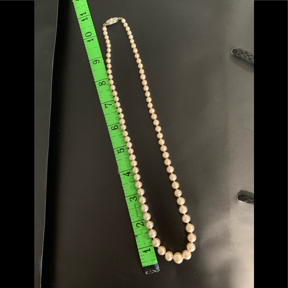Vintage pearl necklace - 21" long